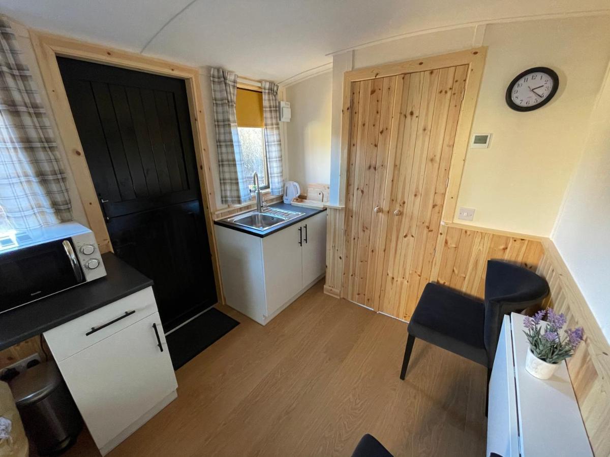Per Ardua Shepherds Hut Fort William Buitenkant foto