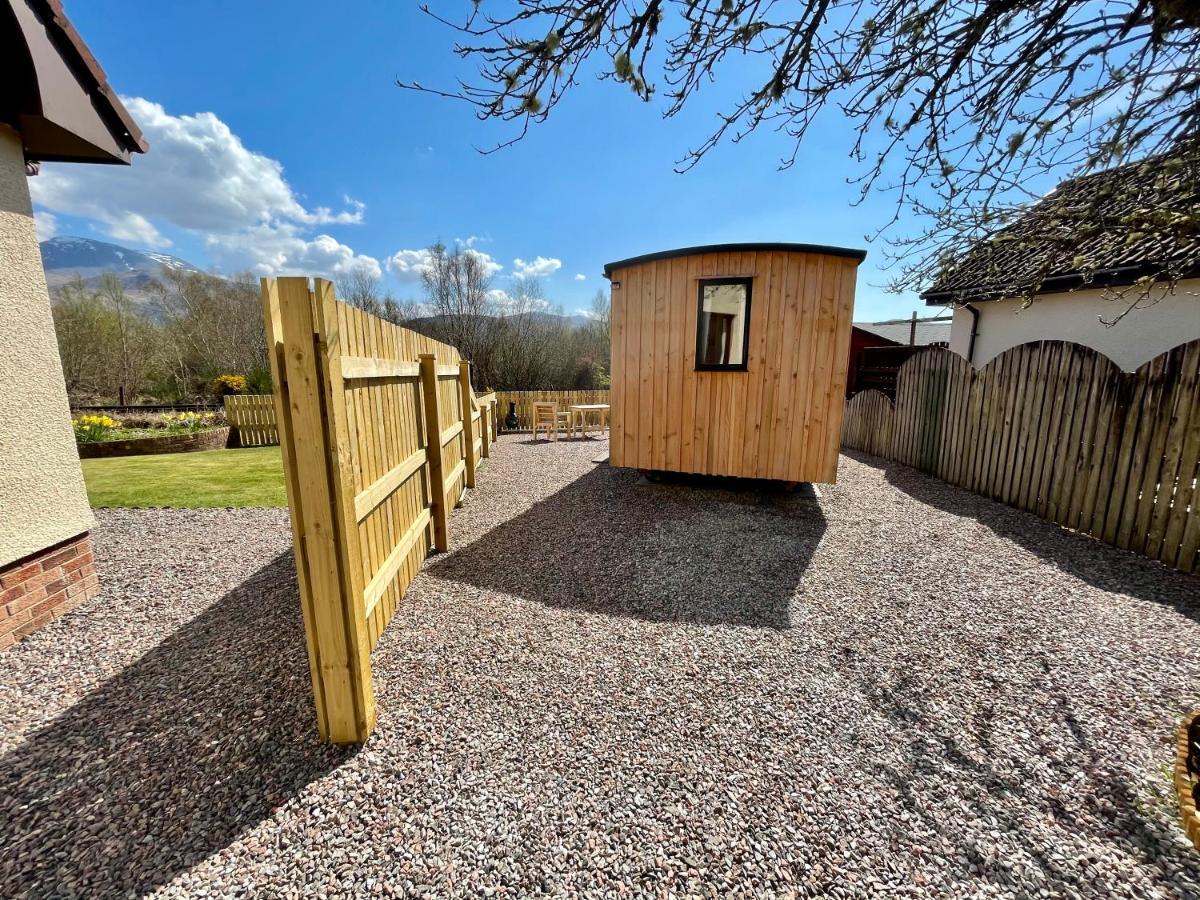 Per Ardua Shepherds Hut Fort William Buitenkant foto